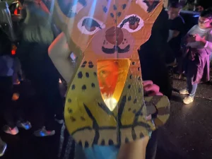 A kid with a farol during the Independence Day parade